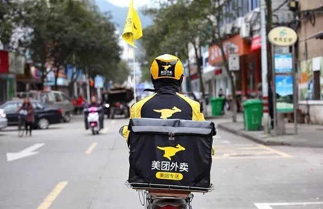 美团回应骑手服上印“点男模”字样
